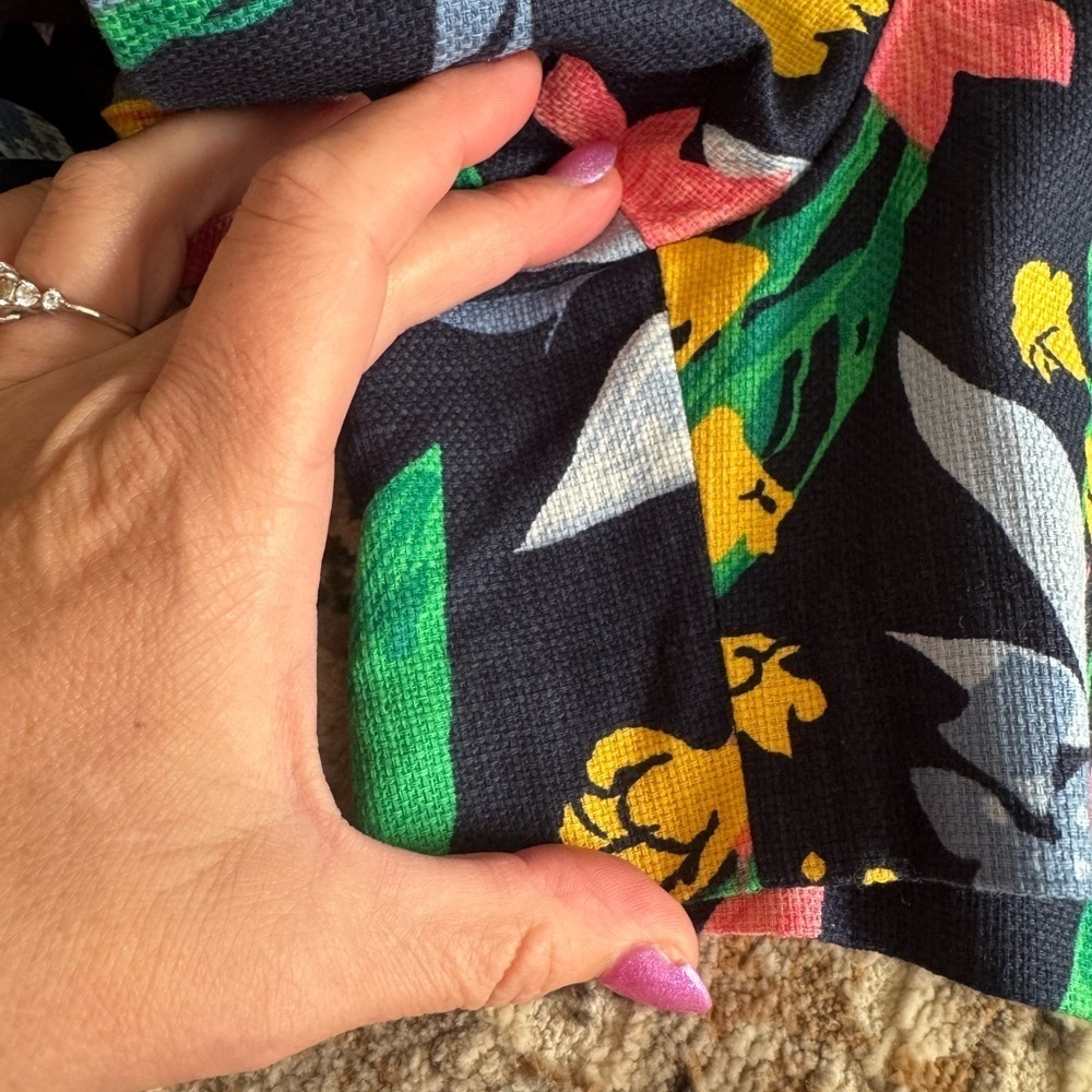 J. crew ⛵️navy Floral Women's 🌺 Shorts 4" inseam - Picture 4 of 4